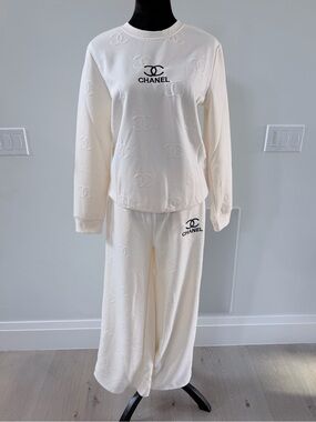 CHANEL Cream Logo Matching Set Tracksuit - Long Sleeve Top & Pants size M